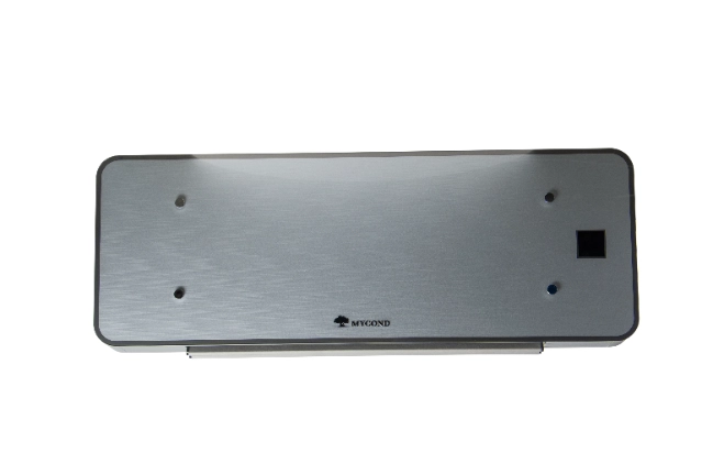 Elegant ventilatorkonvektor i MyCond Silver Glass Wall-serien med moderne design.