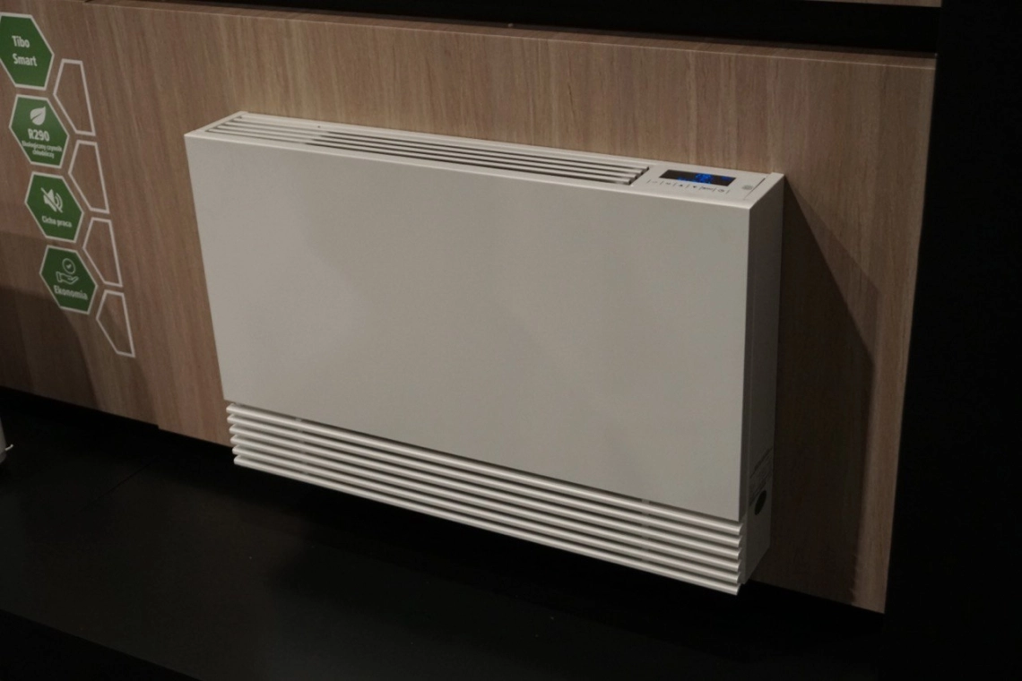 Myconds stand p&aring; Warsaw HVAC Expo 2023, der viser avancerede HVAC-l&oslash;sninger.