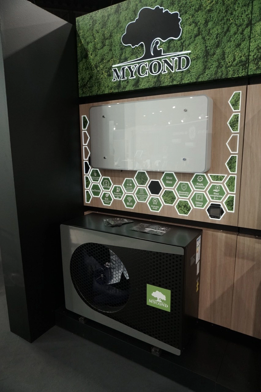 Mycond stand display p&aring; Warsaw HVAC Expo.