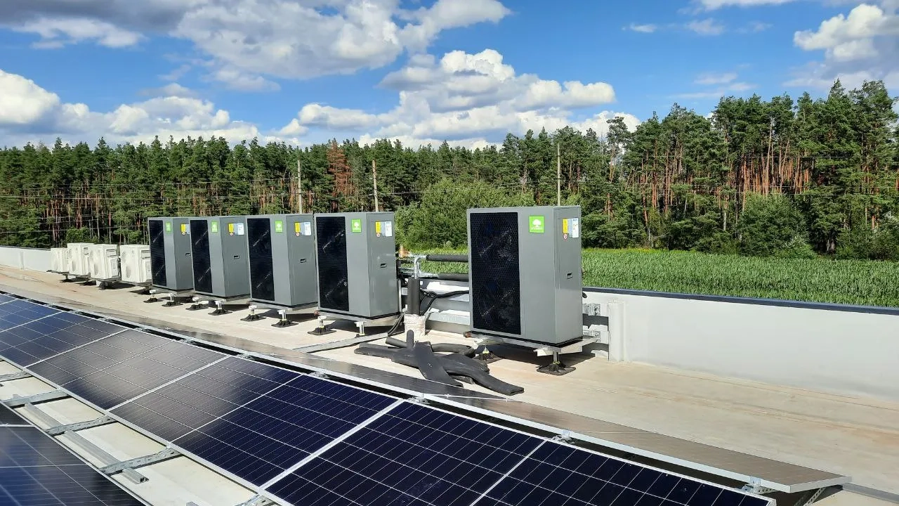 Industrianlæg med Mycond varmepumpe BeeEco-serien