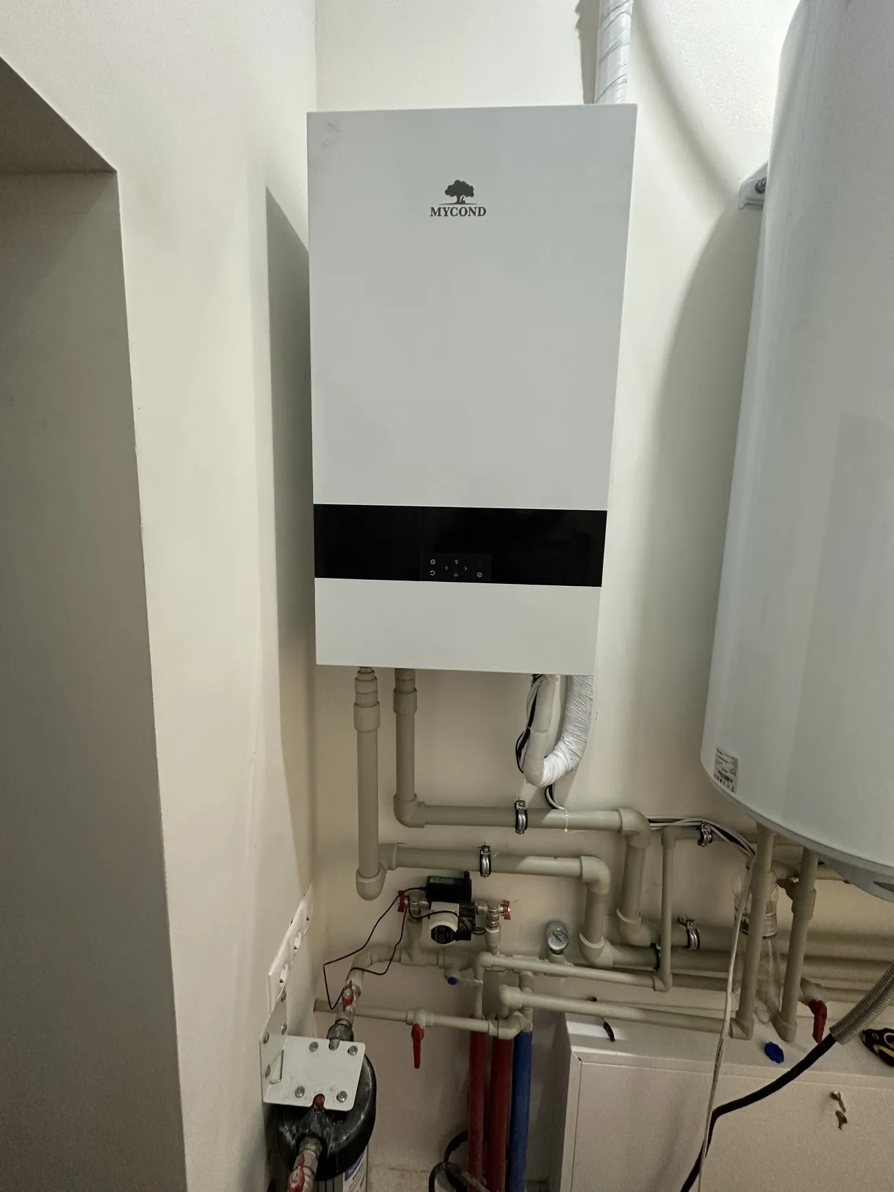 Fritliggende villa med Mycond Split varmepumper BeeHeat MHS-U14BH