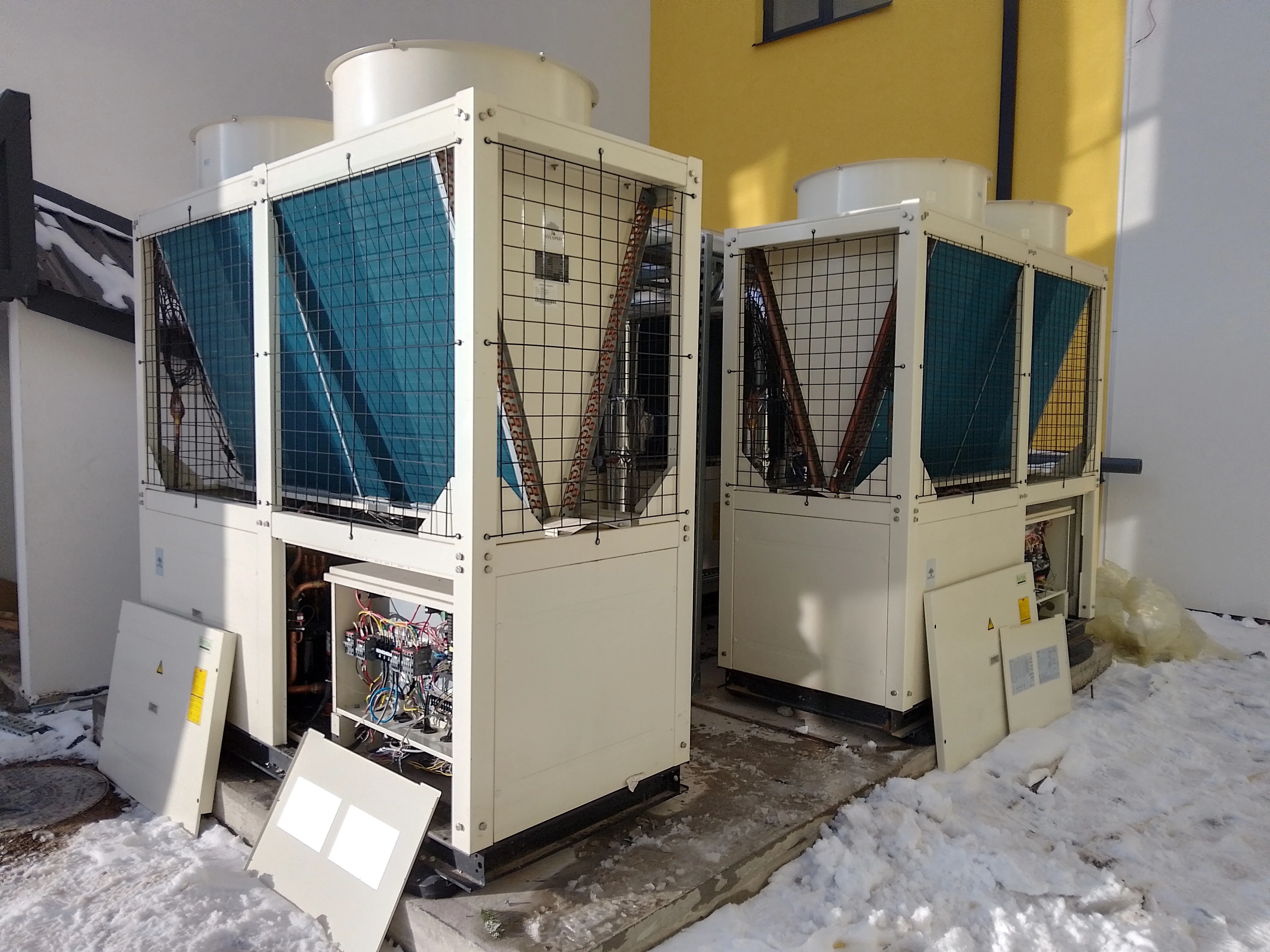 Kommersielt detailklimasystem drevet af Mycond Modular Heat Pump