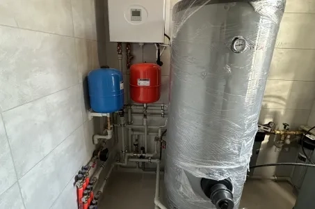 Fritliggende villa med Mycond Split varmepumper BeeHeat MHS-U12BH