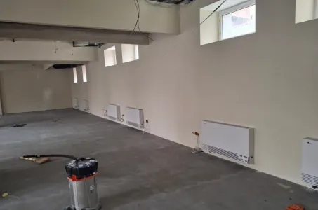 Industrianlæg med Mycond vægmonterede ventilationskonvektorer