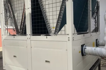 Industrianlæg med Mycond modulær varmepumpe STANDARD MCU